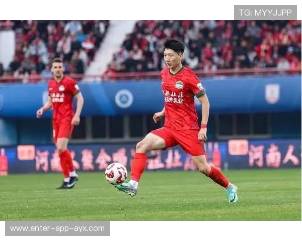 上港后场组合迅速成型，防守稳定性获赞