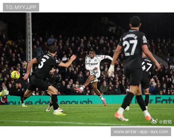 曼城前场连续撞墙配合，让富勒姆后卫完全跟不上节奏