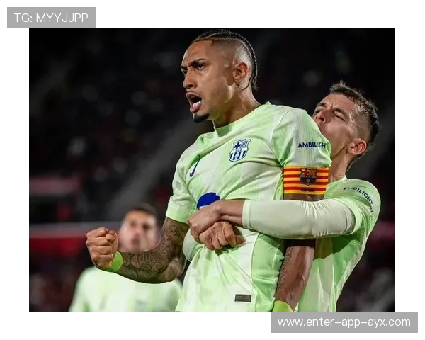 拉菲尼亚快速插上助攻佩德里破网