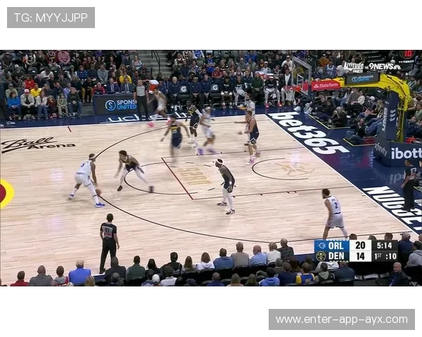 掘金防守轮转慢半拍，底角被点名