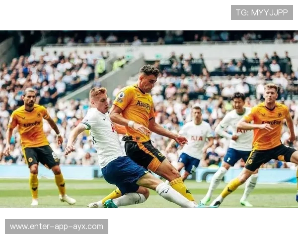 热刺库卢强势内切搓球直奔死角