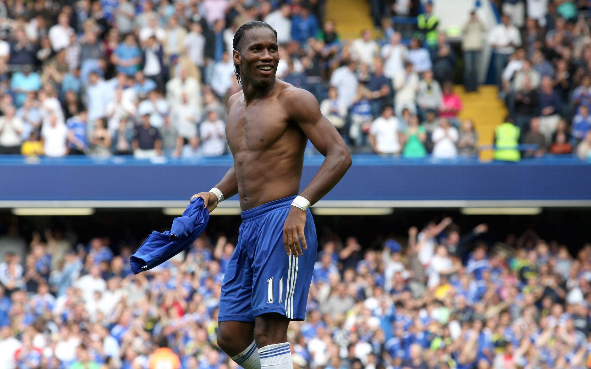 “德甲豪门开足马力，冲击冠军宝座”，德甲土豪球队