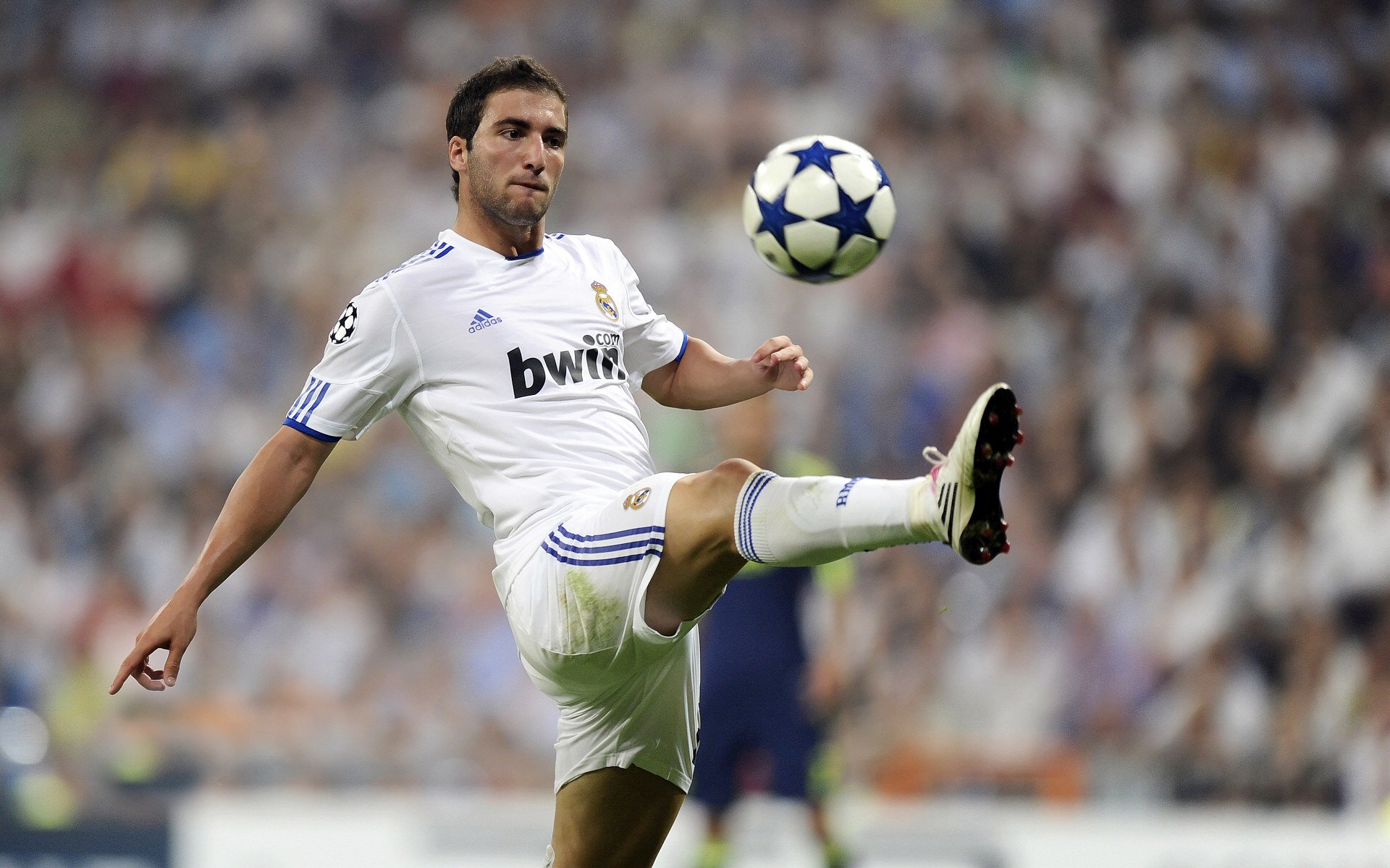 《库里三分球命中率低迷，勇士进攻受限》，勇士库里三分最多的一场